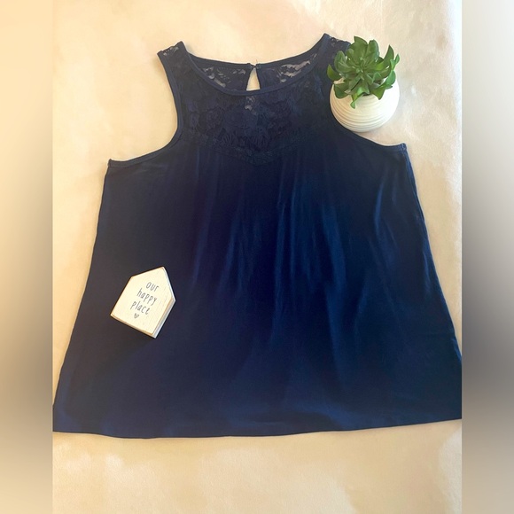 Woman’s Torrid Flowy Tank - Picture 1 of 8